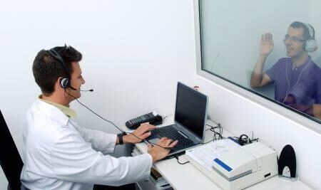 اختبار سمع بالسماعه 