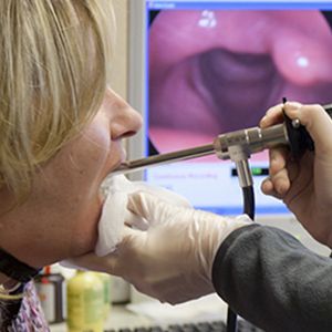 التصوير الحنجري بالمنظار